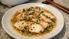 フライパンひとつでしっとり：鶏むね肉の白ワイン蒸しソテー（ハーブ香る定番おかず）